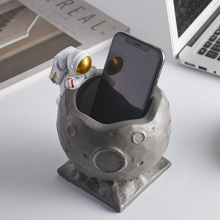 Space Capsule Astronaut Pen Holder – Minimal but Make It Cosmic 🚀🖤