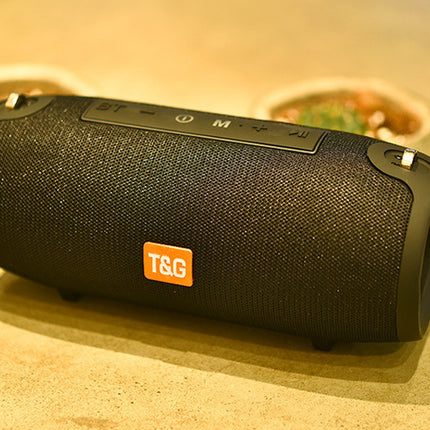 Cloth wireless bluetooth speaker