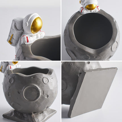 Space Capsule Astronaut Pen Holder – Minimal but Make It Cosmic 🚀🖤