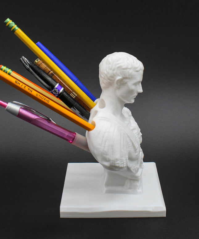 🗿 Statue Pen Holder – Where Organisation Meets Art