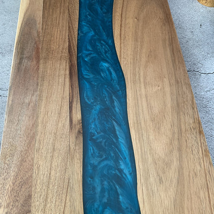 Solid Wood & Deep Blue Resin Chopping Board 🌊 – Acacia Mangium