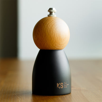 High-Quality Manual Salt & Pepper Grinder – Black Body with Wooden Head