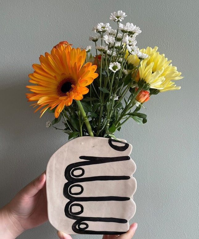 Hand Vase Sculpture – Creative Flower-Holding Illusion Décor