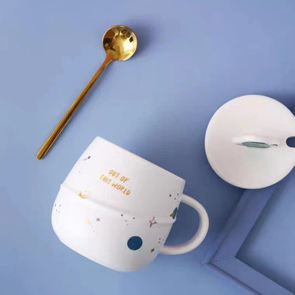 Planet & Stars Mug 🌌 – With Lid, 4 Colours
