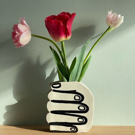Hand Vase Sculpture – Creative Flower-Holding Illusion Décor