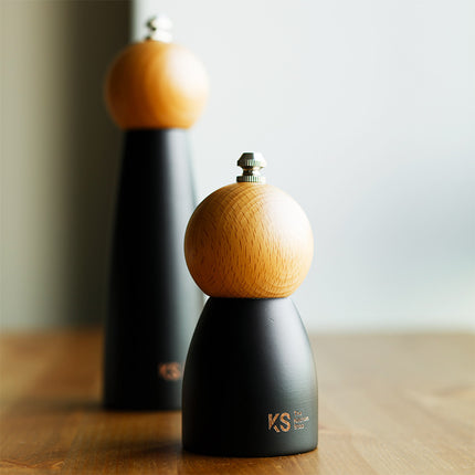 High-Quality Manual Salt & Pepper Grinder – Black Body with Wooden Head