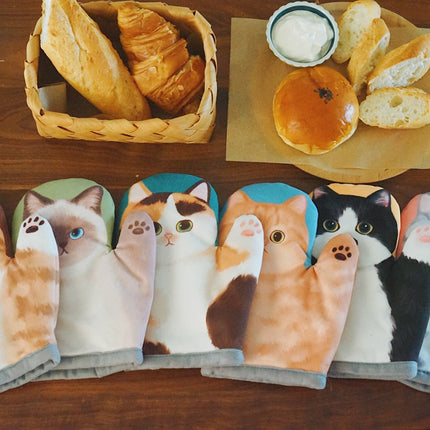 Cat Design Oven Gloves 🐾 – Black & White, Orange Tabby, or Tabby with White Belly